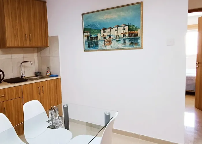 Palm Sea 17 * Larnaca